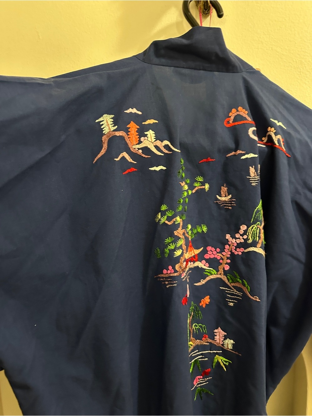3/50$Embroidered Navy Kimono Robe / Vintage Robe - Picture 9 of 13